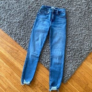 Good American Blue Jeans with Ankle Distress Size 0/25
